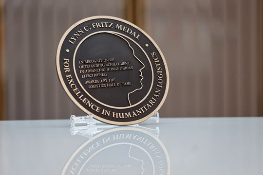 Begehrt: Bis zum 2. Mai können sich Hilfsorganisationen mit erfolgreich abgeschlossenen Projekten in humanitärer Logistik für die Lynn C. Fritz Medal for Excellence in Humanitarian Logistics bewerben.(Bild:  Sebastian Gabsch)