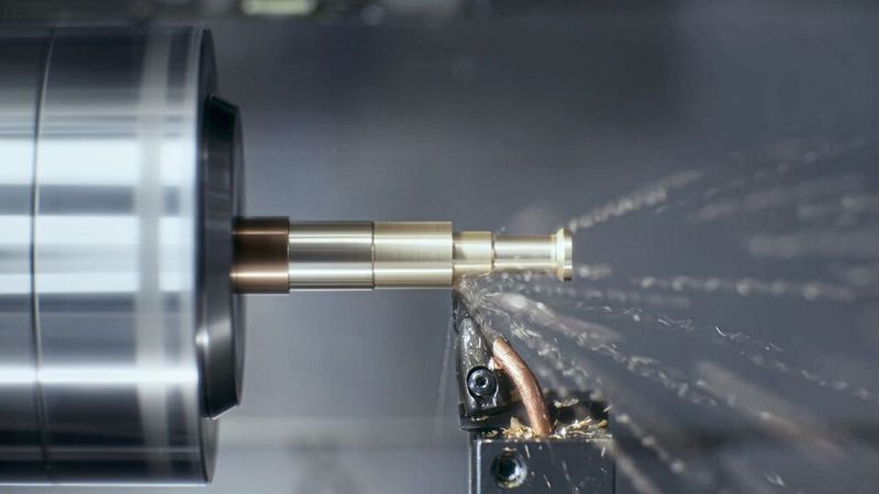 Durch einen neu entwickelten Mechanismus des Spanbruchs liefert E-Zeebrass in Zerspanungs- und Verarbeitungsprozessen kurze und automatisiert handhabbare Späne ab. (Bild: Diehl Brass Solutions)