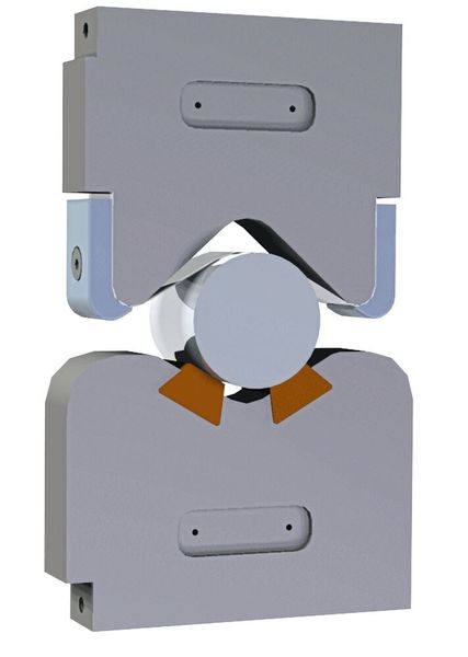 Beim neu entwickelten Werkzeug D-Flex bildet ein Federstahlband eine flexible Andrückschale für das Finishband. Auf der Gegenseite befindet sich eine Stützschale mit Kunststoffbacken. (Nagel)