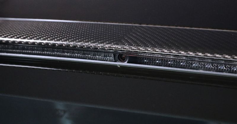 Im Fall des Aston Martin Superleggera befindet sich eine Kamera im Heckspoiler... (Gentex)