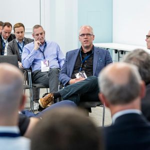 Mitte: Lars Nielsen (Hoffman Group)(Bild:  Bausewein/VCG)