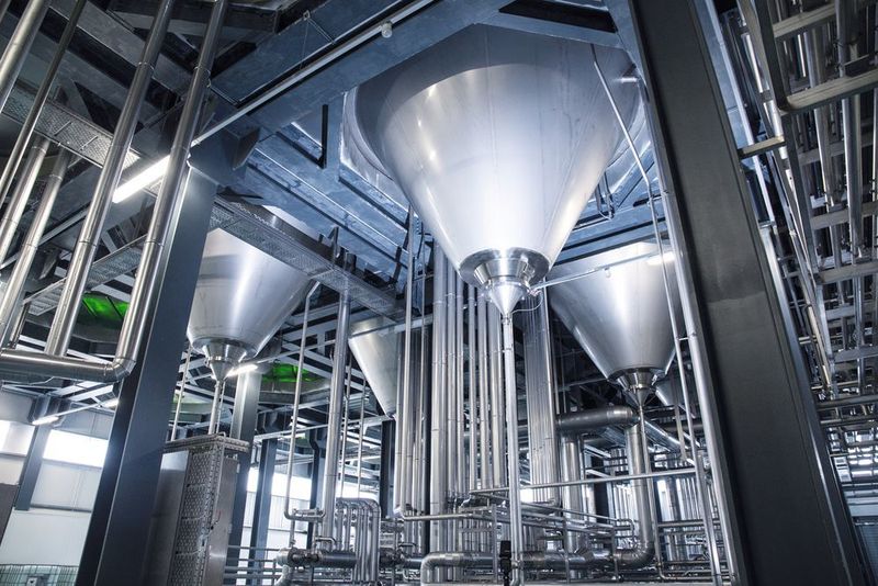 Stainless steel push-in connectors of the Eisele series 17 easily withstand the conditions in cold areas of brewery systems. (Ziemann Holvrieka)