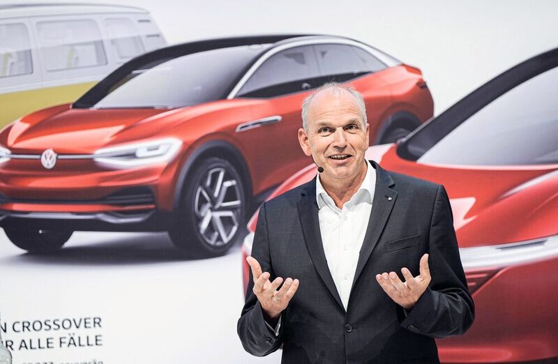 Möchte mit der „I.D.“-Familie weltweit an die Spitze der E-Mobilität: VW-Vertriebsvorstand Jürgen Stackmann bei der Eröffnung der Ausstellung. (Volkswagen)