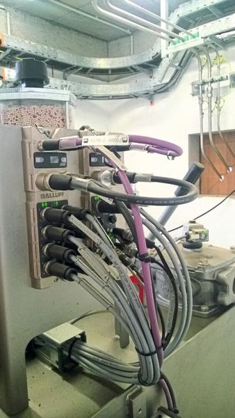 IO-Link-Master für Profibus von Balluff sammeln die Signale in der Hydraulik-Station des Staudamms ein. (Balluff)