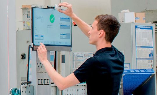 NMH ist ein Experte für den Bau von komplexen Mess-, Prüf- und Montageanlagen aus Oberschwaben. Der Mittelständler hat sich einen Ruck gegeben und in IIoT-Know-how von Forcam investiert. Das war in Rekordzeit am Start und bringt nun diverse Vorteile. Lesen Sie!(Bild:  NMH / Forcam)