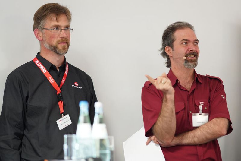 FPGA Conference Europe 2022: Über 70 Sprecher, 100 Vorträge und über 250 Teilnehmer – nach zwei Jahren mit Corona-bedingten Digitalkonferenzen fand die dreitägige FPGA Conference vom 5. bis 7. Juli 2022 endlich wieder als Präsenzveranstaltung statt. Besondere Highlights waren die spannende Keynote von Nick Ni von AMD/Xilinx, die interessante Couchtalk-Expertenrunde, der traditionelle BBQ-Grillabend sowie die vielen glücklichen Gewinner der Verlosungsaktionen.  (Bild: Nadine Stegemann)