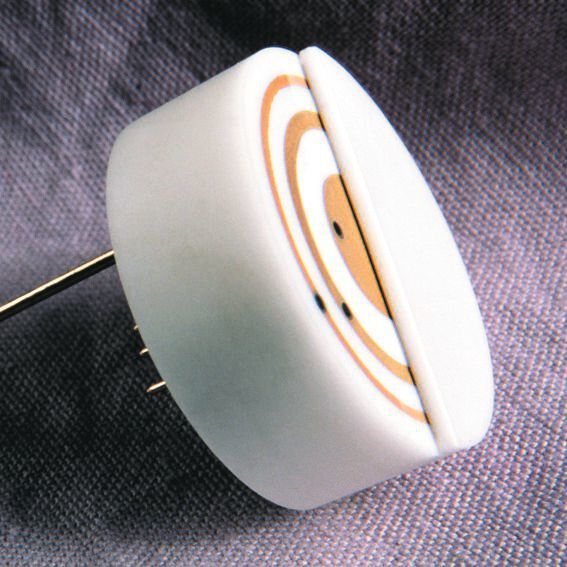 1993: The Certec ceramic pressure measuring cell revolutionizes pressure measurements, as it offers significantly higher overload resistance.  (Vega Grieshaber)