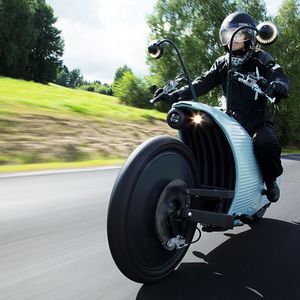 Der Johammer J1 erreicht eine Höchstgeschwindigkeit von 120 km/h.