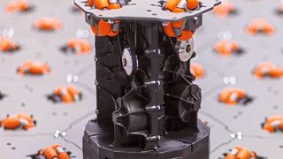 Durch die zellulare Struktur der hexagonalen Module können Waren in alle Richtungen bewegt werden. (Cellumation)