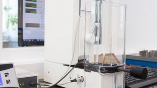 Mit dem EMP II von Feinmess Suhl kalibriert die PMK GmbH (Prüfen+Messen+Kalibrieren) Endmaße und Gebrauchsnormale von Kunden aus allen Bereichen der Industrie. (Feinmess Suhl)