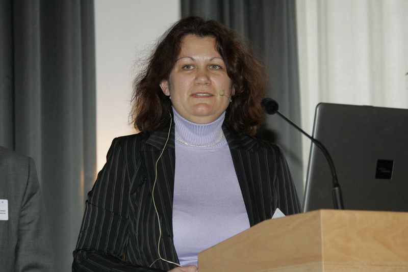 Simona Scheele-Cretuloc, Senior Consultant EDM bei Roche Diagnostics, beschreibt die Einfürhung eines FDA-konformen Dokumentenmanagementsystems. In weniger als einem Jahr richtete das Unternehmen ein neues standortübergreifendes SharePoint basiertes System mit erweiterten Such-, Ablage- und Veröffentlichungsfunktionen ein. (Archiv: Vogel Business Media)