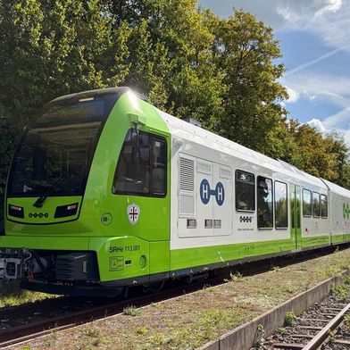 Zwischen Hemishofen und Ramsen hat Stadler ein Schmalspurgleis mit einer Spurweite von 950 Millimetern gebaut. (Bild: Stadler)