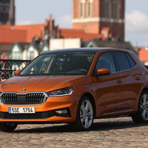 Ob der elektrische Kompaktwagen vorzeitig den Fabia verdrängt, ist längst nicht ausgemacht.(Bild:  Skoda)