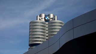 Laut einer Recherche des Bayerischen Rundfunk steht der Autobauer BMW im Visier von Hackern. (BMW)