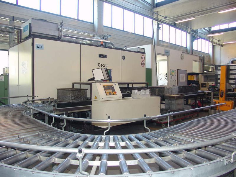 Bild 5: Reinigungsanlage V2 von Pero. Vor der Inbetriebnahme der Anlage V4 wurden bei Mark Metallwarenfabrik darin alle Teile gereinigt. (Archiv: Vogel Business Media)