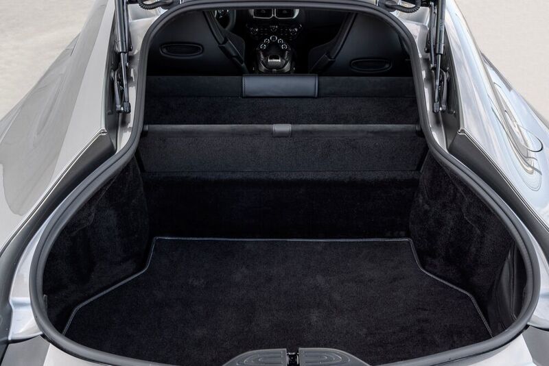 Der Kofferraum des Aston Martin Vantage reicht für kleines Gepäck. (Aston Martin)
