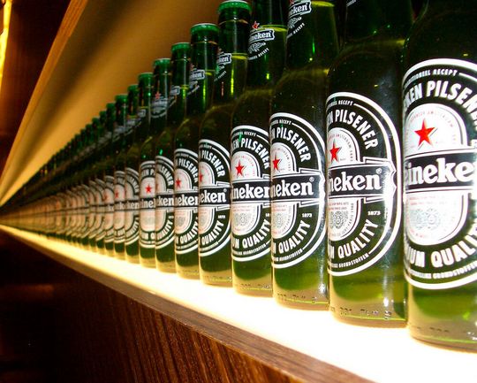 Heineken Deutschland will ab dem 1. Januar 2024 in Weiden ein neues Zentrallager in Betrieb nehmen. Die auf die Getränkelogistik spezialisierte Sirl Interaktive Logistik GmbH übernimmt das Lager und unterstützt auch anderweitig. Hier erfahren Sie, was man vor hat ...(Bild:  Heineken)