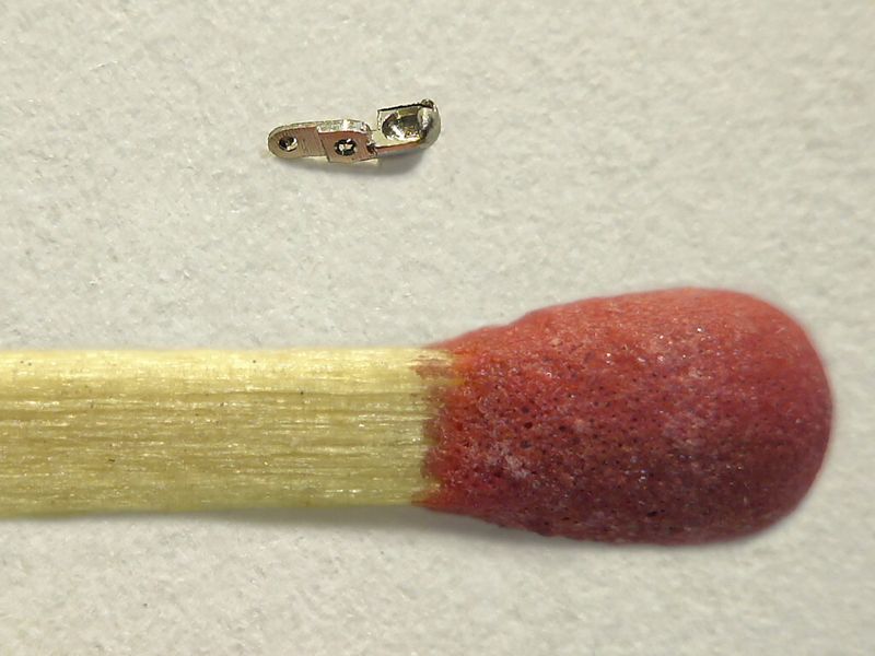 Mit Hilfe der Messsysteme werden beispielsweise winzige Löffelchen für Biopsiezangen gefertigt. Sie sind nur 0,8 mm breit, wobei die Schneiden am Löffelrand gerade einmal ein Hundertstel messen. (Bild: Blum-Novotest)