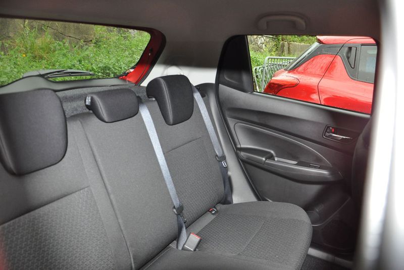 Die hinteren Sitze hat Suzuki um 4,5 Zentimeter abgesenkt. So haben hier auch größere Mitfahrer relativ viel Kopffreiheit. (Seyerlein / »kfz-betrieb«)