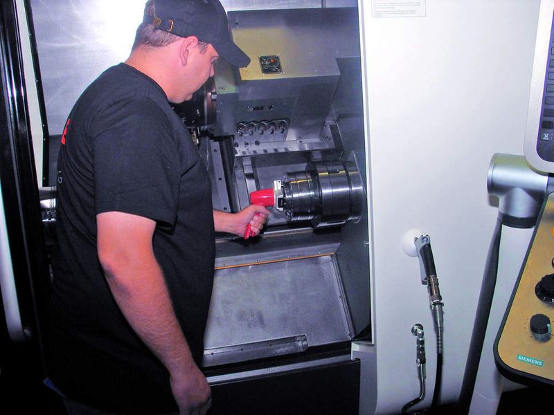 In der Ausbildungswerkstatt lernt der Facharbeiter-Nachwuchs den Umgang mit den modular aufgebauten, schnell wechselbaren Spannsystemen. (Archiv: Vogel Business Media)