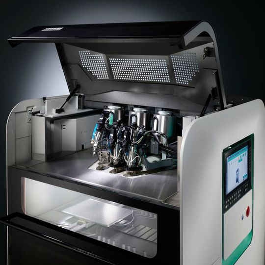 The new Freeformer 750-3X has three discharge units and a build chamber measuring 330 millimetres x 230 millimetres x 230 millimetres. The new Freeformer 750-3X has three discharge units and a build chamber measuring 330 millimetres x 230 millimetres x 230 millimetres.