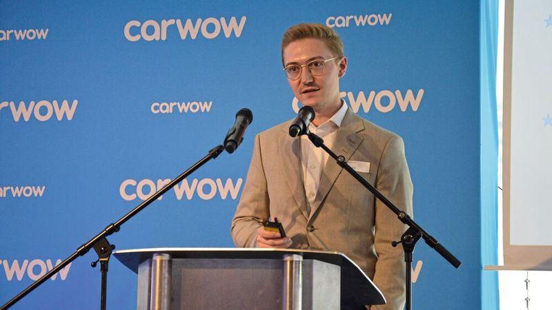 Daniel Tosse, Head of Account Management, leitete die Prämierung der Händlerpartner ein. (Bild: Achter – »kfz-betrieb«)