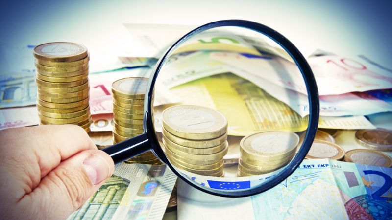 Künstliche Intelligenz schaut bei der Steuerfahndung genau hin.(Bild: Jürgen Fälchle  – stock.adobe.com)