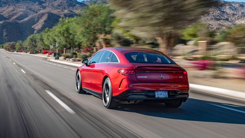 In 3,4 Sekunden kann der Allradler aus dem Stand auf Tempo 100 sprinten. (Mercedes-Benz)