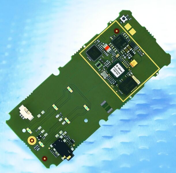 Kostengünstig: Ein Ultra-Low-Cost-Mobiltelefon mit der ULC-Referenzplattform von Infineon benötigt dank des hoch integrierten E-GOLDradio-Chips unter 100 elektronische Komponenten (Archiv: Vogel Business Media)