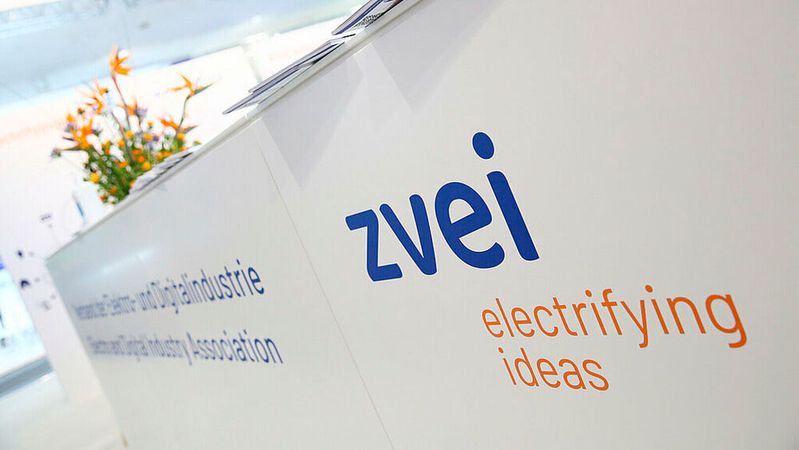 Die deutsche Elektro- und Digitalindustrie beschäftigte zuletzt 912.000 Mitarbeiter, das sind 2 Prozent mehr als vor einem Jahr. (Bild:  ZVEI)