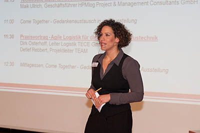 Beim Team-Logistikforum 2011 begrüßte Moderatorin Lissy Ishag das Publikum. (Archiv: Vogel Business Media)