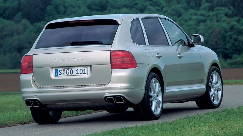 Doch Porsche hatte ein Problem: Neue Zielgruppen mussten her. Mit zwei Baureihen war der Sportwagenhersteller nicht zukunftsfest aufgestellt.  (Bild: Porsche)