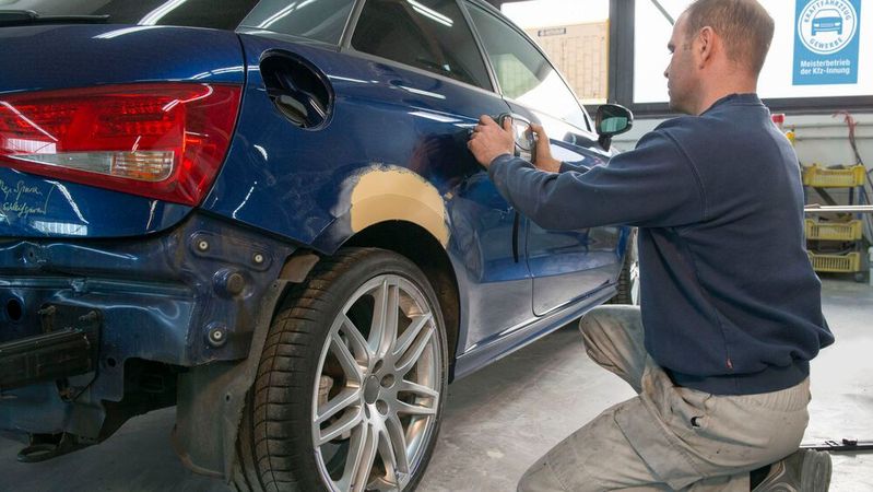 Neue Rechtsprechungen des BGH zum Unfallschadenrecht bergen Risiken für Kfz-Werkstätten: Sie sollten bei Haftpflichtschäden besser direkt mit dem Kunden anstatt mit der Versicherung abrechnen, rät der ZDK.(Bild:  ProMotor)