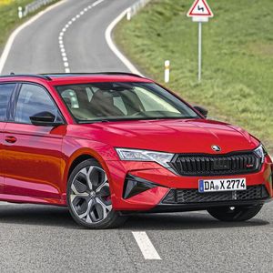 Unter der Haube sitzt im Skoda Octavia RS das bewährte, sonor klingende und drehfreudige 2.0-TSI-Aggregat.(Bild:  Skoda)