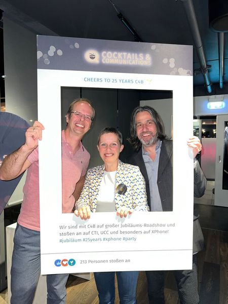 Sebastian Görmar (C4B), Angela Wünsch und Karsten Thanheiser-Sittner (beide KOMSA) (Bild: C4B)