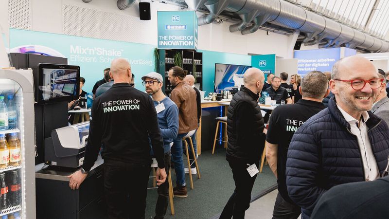 Nexa Autocolor stellte unter anderem sein neues „Mix'n'Shake“ vor, eine automatisierte Rührtechnologie.   (Bild: Stefan Bausewein)