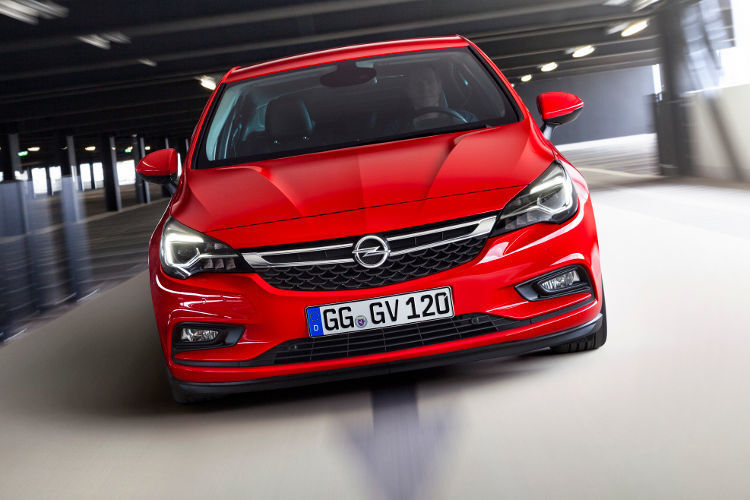 In der Front eindeutig als Opel erkennbar, besitzt besonders die Seitenansicht mit Sicken und Kanten und einem eng nach unten gezogenen Heck eine Coupéhafte Linie. (Foto: Opel)