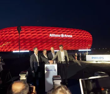 Die Allianz Arena Erstrahlt In 16 Millionen Farben