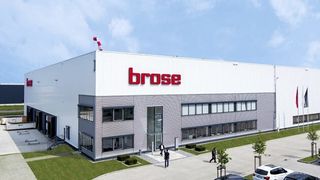 Der Brose Standort Bremen liegt im Gewerbegebiet Hansalinie an der Autobahn A1. Das Kundenwerk von Mercedes-Benz ist nur sechs Kilometer entfernt. (Foto: Brose)