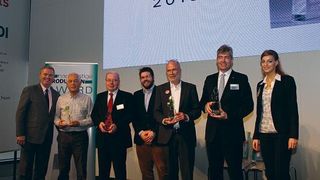 Vertreter der Unternehmen Dürr, Schäfer MWN, Berghoff und Micro Impact Mill nahmen die Nachhaltige Produktion Awards entgegen. (Bild: Krampert)