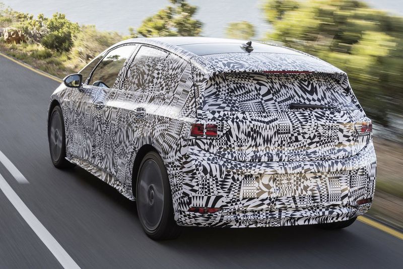 Am Anfang der Umstellung steht dabei der ID Neo, der zum Batterie-Bruder des Golf werden soll.  (Bild: Volkswagen)