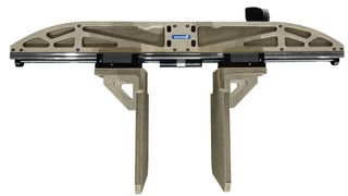 Holz statt Aluminium: Der nachwachsende Werkstoff lässt das Greifergewicht um fast zwei Drittel sinken.  (Bild: Schunk)