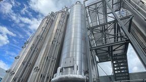 Mit dem FDA Letter of No Objection bestätigt die US-Behörde, dass Coperions Kombination aus Doppelschneckenextruder und Siloentgasung EcoFresh lebensmitteltaugliches Rezyklat aus HDPE und PP erzeugt.  (Bild: Coperion, Stuttgart, Deutschland)
