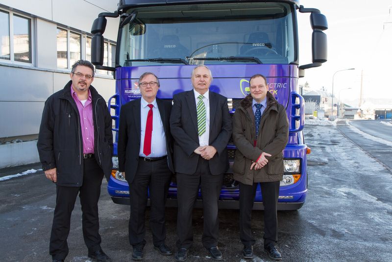 Eine erfolgreiche Partnerschaft (v.l.n.r.): Andreas Gubler, Leiter Mechatronik Schaltag AG Effretikon;	Hansjörg Cueni, CEO E-Force One AG Fehraltorf; Roger Miauton, CFO E-Force One AG und Lithium Storage GmbH Fehraltorf und Stefan Hasenfratz, Geschäftsführer Schaltag AG Effretikon. (Bild: Tobi Stiller)