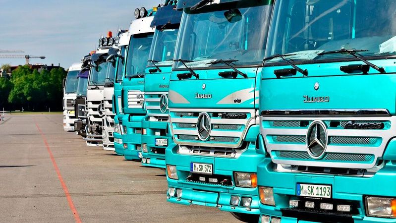 Die EU gefährde die Wirtschaftlichkeit und Existenz ganzer Logistikunternehmen in Europa, wenn sie bei der CO2-Flottenregulierung für schwere Nutzfahrzeuge keine klimaneutralen Kraftstoffe berücksichtige, so E-Fuel-Alliance-Geschäftsführer Ralf Diemer.(Bild:  frei lizenziert /  Pixabay)