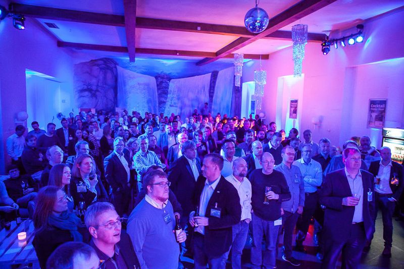 Die Bar ist geöffnet. Um 21.30 Uhr am Vorabend lädt APC zur Cocktail-Happy-Hour. (Astrid Piethan)