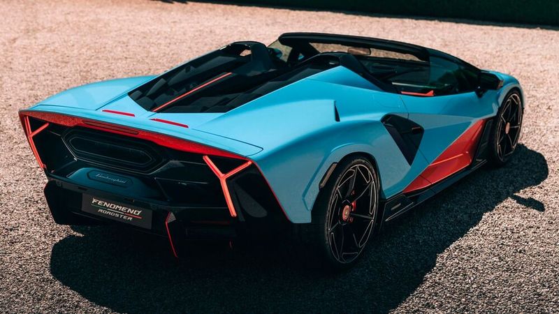 Im Heck steckt ein über 800 PS starker V12. (Bild: Lamborghini)