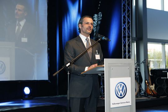 Hans-Jürgen Persey, Vorstandsvorsitzender der Autohandelsgruppe Löhr & Becker: „Mit dem neuen VW-Zentrum Mainz haben wir die modernste Automeile Europas vollendet ... Wir werden hart, mit Herzblut und unserer ganzen Kraft weiter an der Erfüllung unserer Visionen und Träume arbeiten.“ (Archiv: Vogel Business Media)