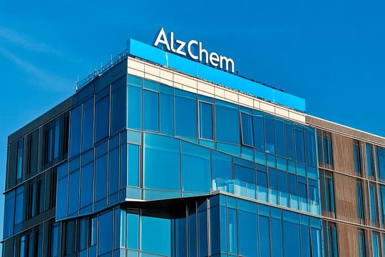 Der Spezialchemieexperte Alzchem aus Trostberg informiert, dass der tschechische Rüstungskonzern CSG seine Anteile an Alzchem vergrößert hat ...(Bild:  Alzchem)
