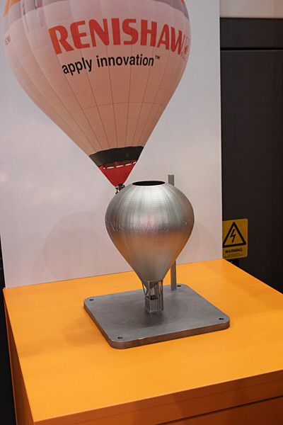 ... wodurch diverse Teile für die Medizintechnik, den Motorsport oder dieser Heißluftballon aus Edelstahl entstehen können. (Bild: Königsreuther)